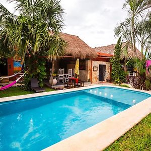 Casa Aluxes Hotel
